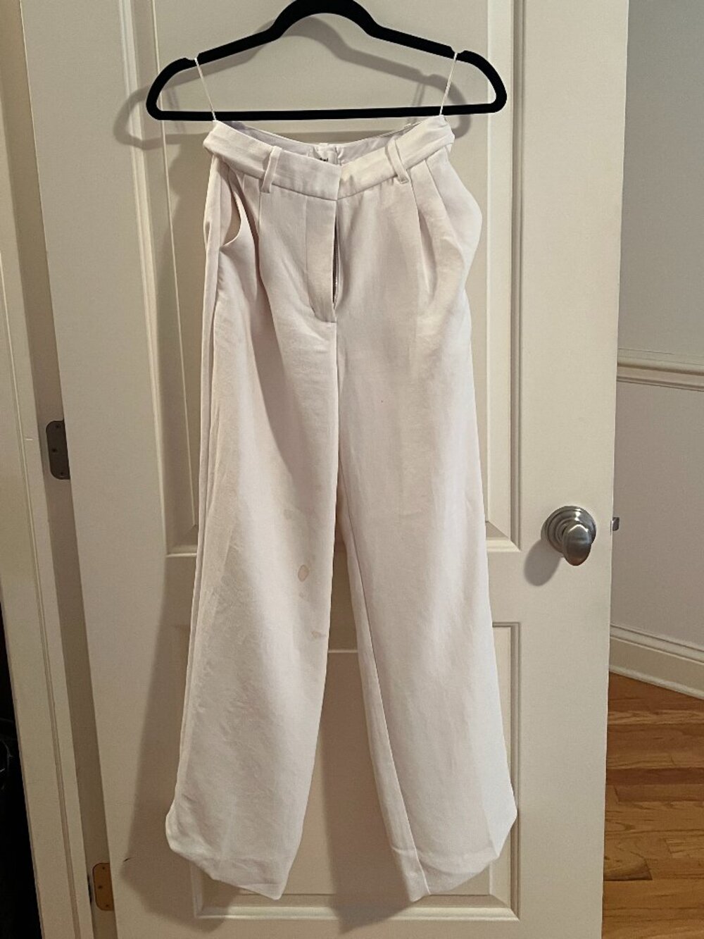 Wilfred Aritzia White Pleated Wide Leg Trousers Size 2 Nearly New